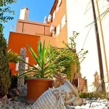 Mediteran, Kleine Mit Balkon Apartment Trogir